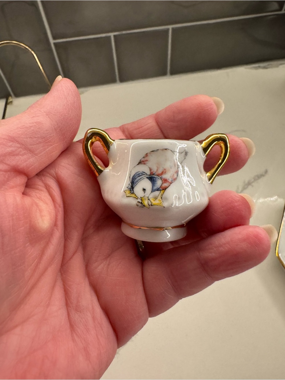 Jemima Puddle-Duck Miniature Porcelain Tea Set - Picture 4 of 9